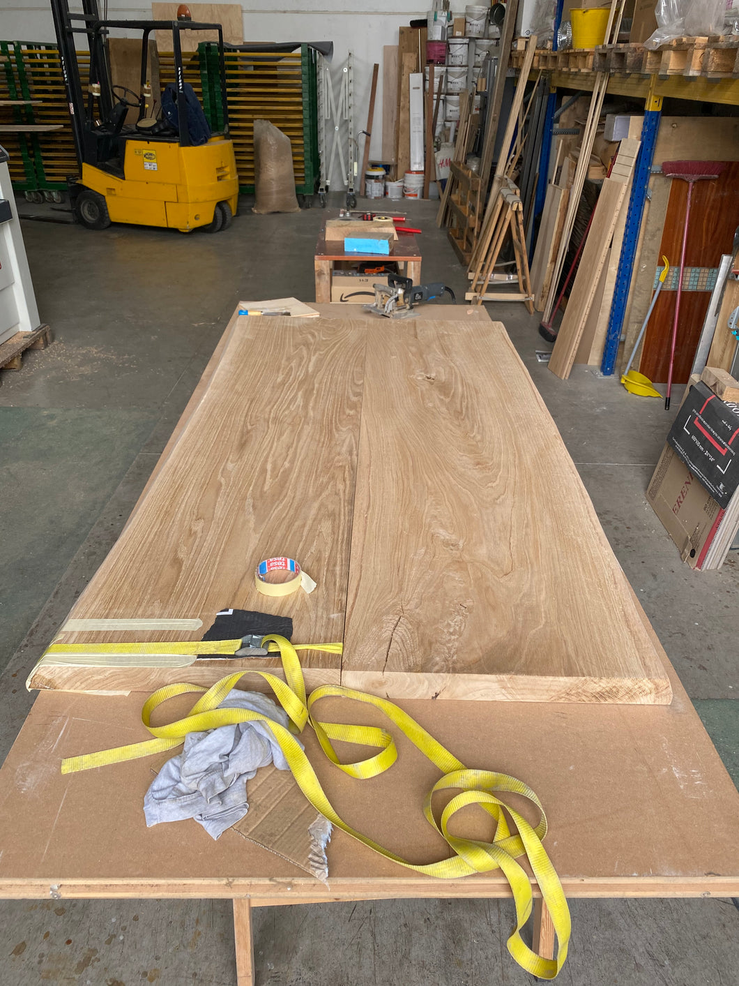 creazione di tavoli in legno massello su misura