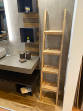 Carica l'immagine nel visualizzatore di Gallery, Scaletta in legno di rovere massello
