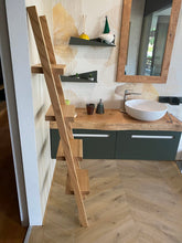 Carica l'immagine nel visualizzatore di Gallery, Scaletta in legno di rovere massello