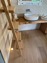 Carica l'immagine nel visualizzatore di Gallery, Scaletta in legno di rovere massello