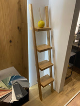 Carica l'immagine nel visualizzatore di Gallery, Scaletta in legno di rovere massello