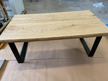 Carica l'immagine nel visualizzatore di Gallery, tavolo in rovere massello