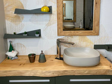 Carica l'immagine nel visualizzatore di Gallery, mobile da bagno con top e specchio in legno
