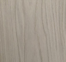 Carica l'immagine nel visualizzatore di Gallery, Tavolo in Rovere massello naturale piallato a mano verniciato all'acqua ad effetto naturale