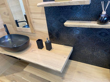 Carica l'immagine nel visualizzatore di Gallery, Mensola piano lavabo in Rovere massello scortecciato con bordo frontale spazzolato