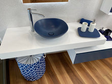 Carica l'immagine nel visualizzatore di Gallery, Mensola piano lavabo in cemento resina materico bianco opaco