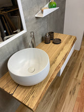 Carica l'immagine nel visualizzatore di Gallery, Piano lavabo in Rovere Rosso con cassetto integrato laccato bianco