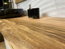 Carica l'immagine nel visualizzatore di Gallery, Piano lavabo in Rovere Rosso massello tonalizzato frontale a vista scortecciato liscio
