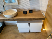 Carica l'immagine nel visualizzatore di Gallery, mensola bagno in rovere massello a pezzo unico