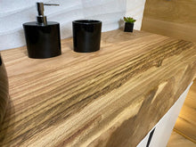 Carica l'immagine nel visualizzatore di Gallery, Piano lavabo in Rovere Rosso massello tonalizzato frontale a vista scortecciato liscio