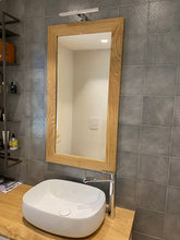 Carica l'immagine nel visualizzatore di Gallery, specchio da bagno in rovere