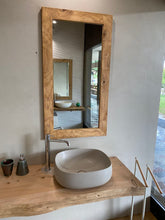 Carica l'immagine nel visualizzatore di Gallery, Specchio in Cedro del Libano massello antico sbozzato e piallato a mano