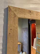 Carica l'immagine nel visualizzatore di Gallery, specchio in rovere sbozzato