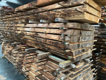 Carica l'immagine nel visualizzatore di Gallery, Mensola piano lavabo in Cedro del Libano naturalizzato con corteccia a vista spazzolata