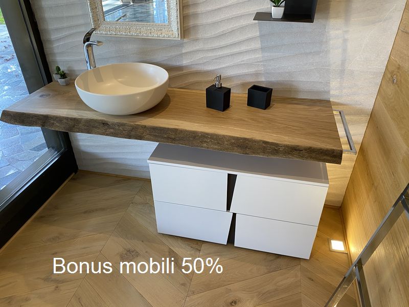 Anche i piani lavabo in legno di rovere e cedro del libano massello possono usufruire del bonus mobili.