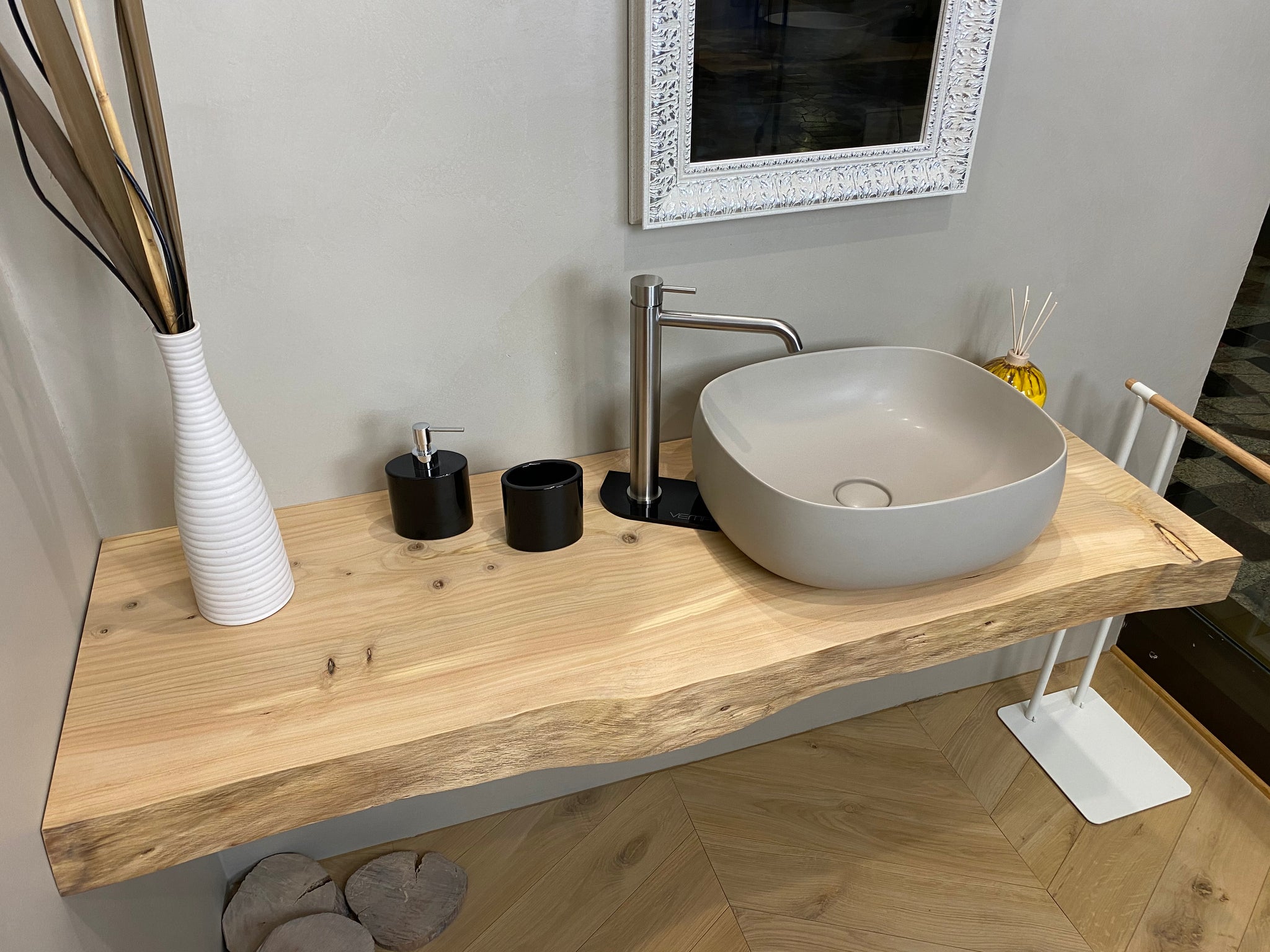 Mensola WENKO Fondi 3 Ripiani - Legno Di Acacia Massello E Vetro Nero, 36x79x36 Cm Per Bagno E Soggiorno
