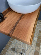 Carica l&#39;immagine nel visualizzatore di Gallery, Mensola piano lavabo in Pero Selvatico massello Tonalizzato con corteccia a vista spazzolata e piano piallato a mano.
