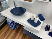 Carica l&#39;immagine nel visualizzatore di Gallery, Mensola piano lavabo in cemento resina materico bianco opaco
