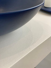 Carica l&#39;immagine nel visualizzatore di Gallery, Mensola piano lavabo in cemento resina materico bianco opaco
